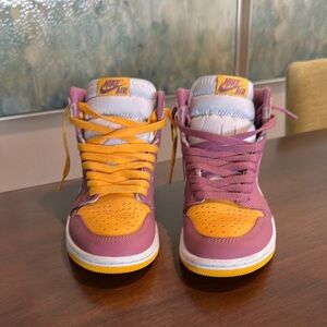 Jordan 1 Retro High OG Brotherhood 2022